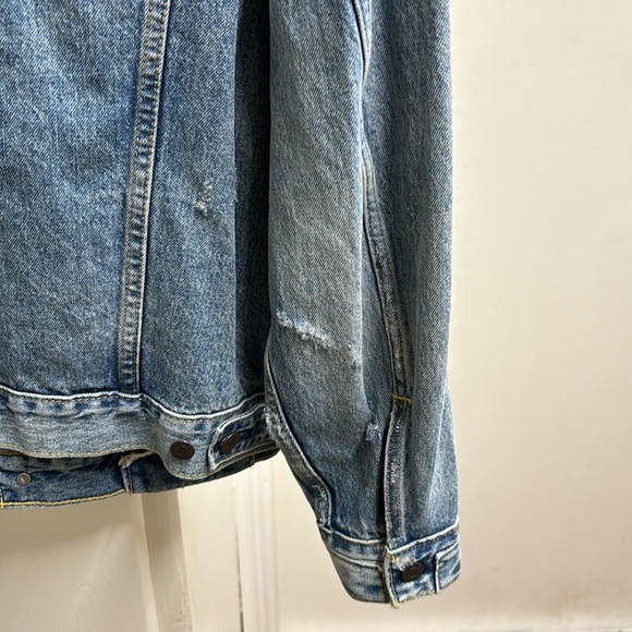 Levi’s Vintage Fit Trucker Jacket - Picture 5 of 5